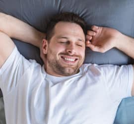 Warum Betten aus Zedernholz den erholsamen Schlaf fördern