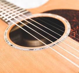 Gitarren aus Zedernholz - für einen besonders guten Klang