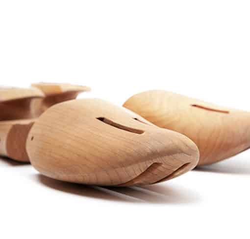 Schuhspanner aus Zedernholz – damit Schuhe länger in Form bleiben